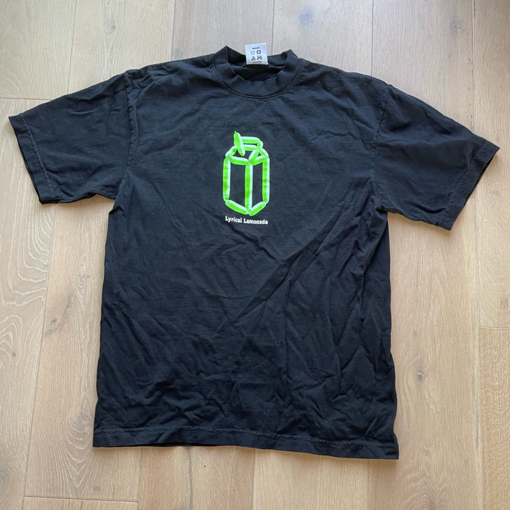 Lemonade tee shirt. Size M.